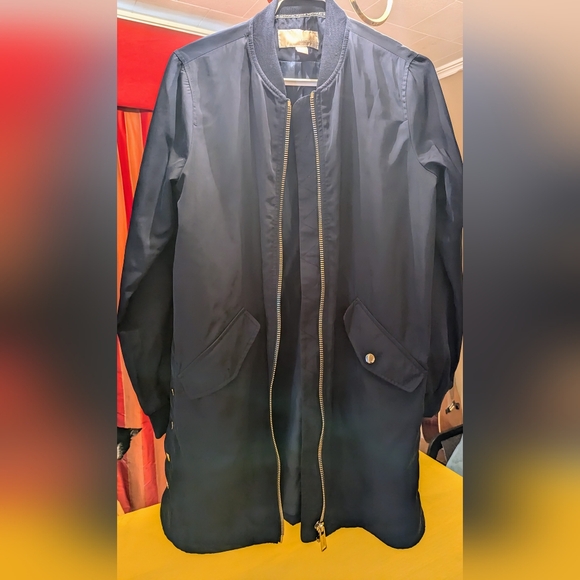 Micheal Kors Navy Jacket. - Picture 4 of 7